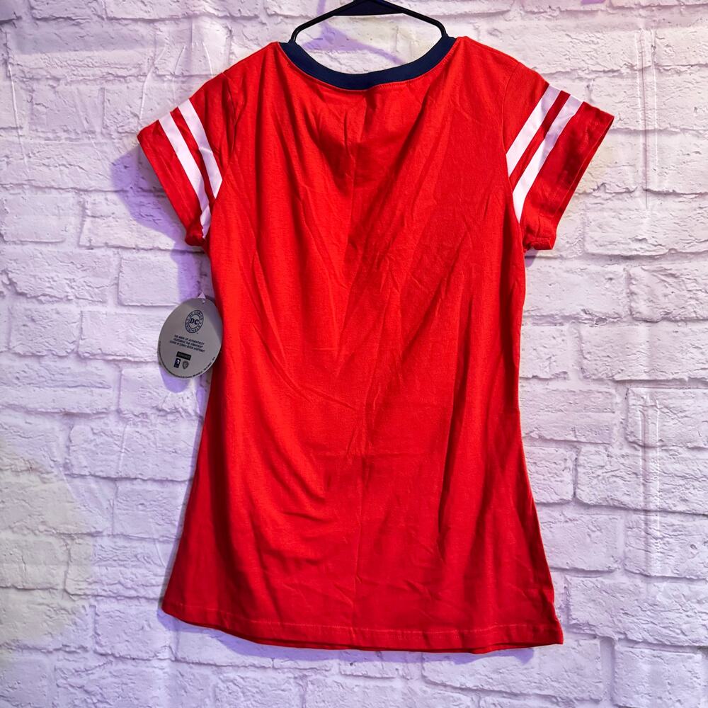 Wonder Woman Red T-shirt ***NWT***She Can Do It! SZ Juniors XL - Picture 4 of 6